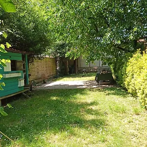 Appartement Studio Avec Jardin Privatif, Proche Paris Et Aeroport, Choisy-le-Roi
